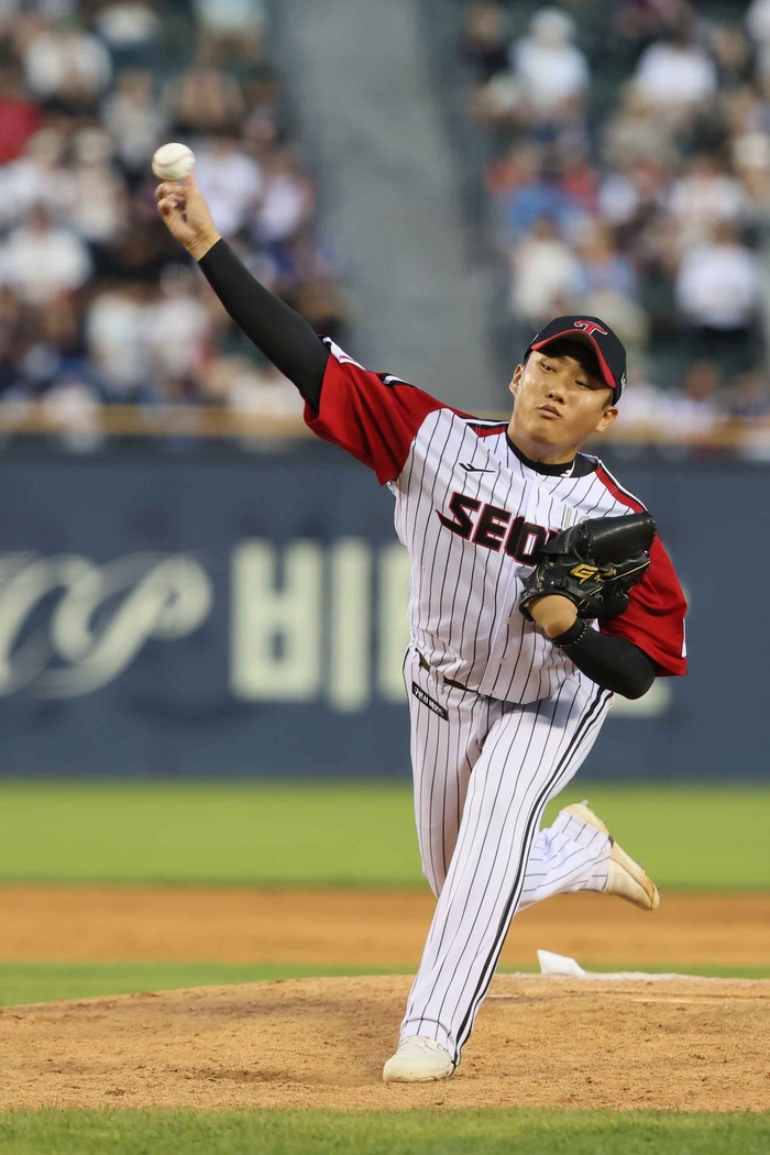 LG 시절 김영준이 잠실 롯데전에서 호투하고 있다. 사진 | LG 트윈스