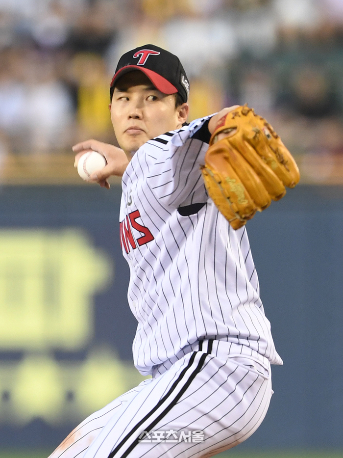 LG 임찬규가 8일 잠실구장에서 열린 2025 KBO리그 키움과 경기에 선발 등판해 힘차게 공을 던지고 있다. 잠실 | 박진업 기자 upandup@sportsseoul.com