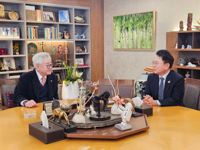 육동한 춘천시장, 조정원 WT총재 면담