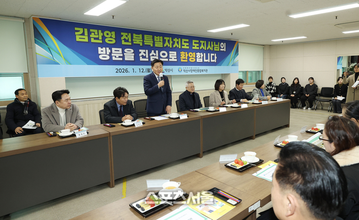 김관영 전북지사가 익산시를 방문하여 인사말을 하고 있다. 