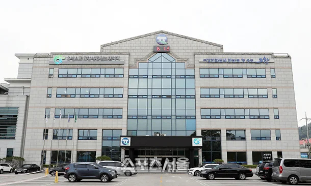 고창군청 전경.