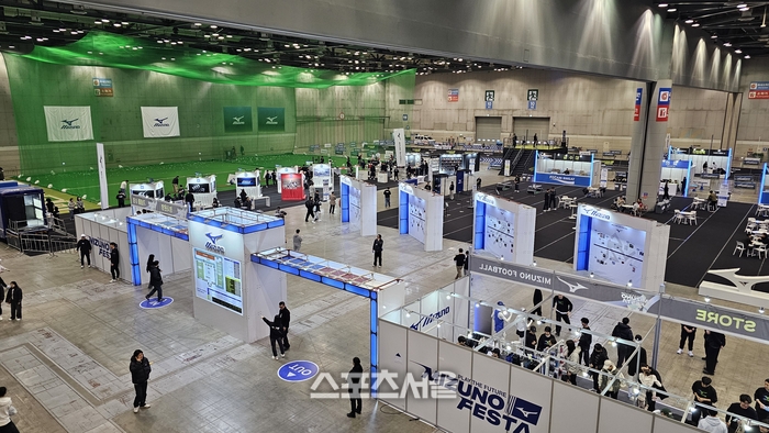 일산 킨텍스 제2전시장 10홀에서 10일부터 이틀간 열린 미즈노 페스타 2026 좌측 전경. 행사 시작 전인데도 관람객이 골프 야구 세션을 찾아 즐기고 있다. 사진 | 장강훈 기자 zzang@sportsseoul.com