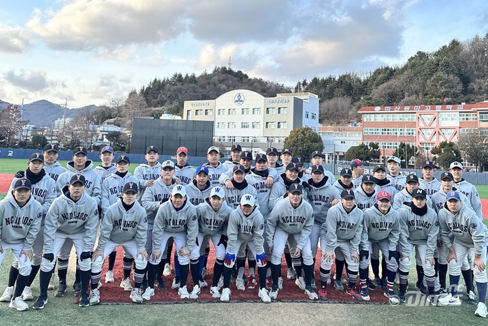 ‘자부심’을 입혔다…NC, 연고 19개 중·고교 748명에 후드티셔츠 전달