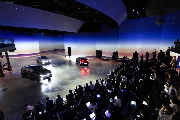 13일 서울 광진구 워커힐 호텔에서 열린 르노 필랑트 세계 최초 공개현장에 모인 취재진들. 사진 | 르노코리아