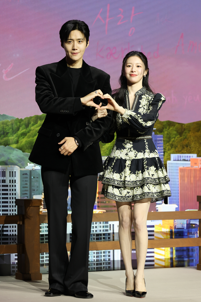 ‘로맨틱’ 김선호가 돌아왔다…고윤정과 보여줄 2026 첫 로맨스 ‘이사통’ [SS현장]