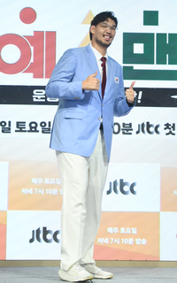 [포토] 하승진 ‘웃음보따리 드릴게요’