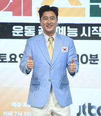 [포토] 안정환 ‘미소 가득 쌍엄지 척!!’