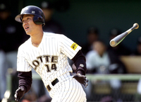 끝까지 그라운드를 떠나지 않았다…‘야구 장인’ 롯데 김민재 코치, 별이 되다