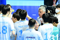 정지석·임재영 ‘공백’이 이렇게 크다니…충격의 ‘4연패’ 대한항공과 헤난 감독은 ‘해법’을 찾을 수 있을까[SS현장]