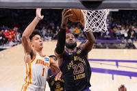 ‘킹’ 르브론, 트리플더블급 활약!→레이커스 ‘화력 대폭발’, 3연패 탈출 성공