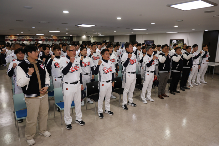 “달라진 두산 보여줄 것”→‘허슬두’ 재건 선언! 2026시즌 부활 노리는 ‘곰 군단’ [SS포커스]