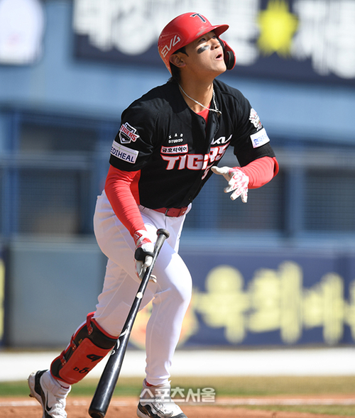 ‘억대 연봉 꿈 이뤘다’ 김호령·오선우·성영탁 함박웃음… KIA, 실력 위주 팀 재편