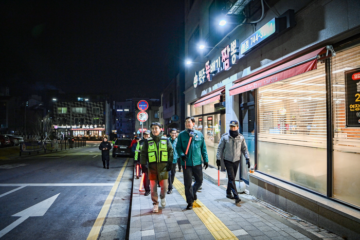 원강수 원주시장, 김진태 강원특별자치도지사와 제27회 자율방범 합동순찰