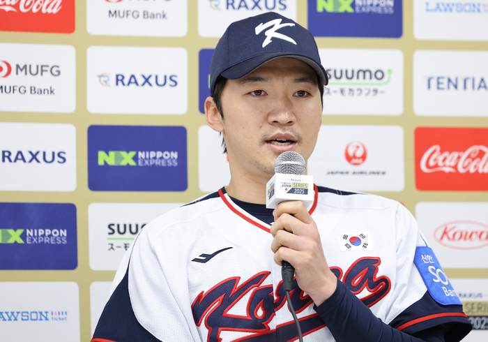 한국 야구대표팀 박해민이 14일 일본 도쿄돔에서 월드베이스볼클래식(WBC) 대비 한일 평가전을 앞두고 열린 공식 기자회견에서 발언하고 있다. 사진 | 도쿄=연합뉴스