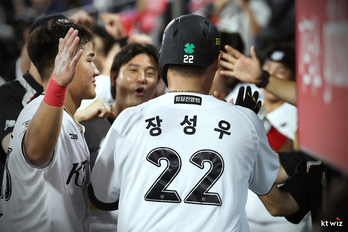 “오늘·내일 중 다시 만난다” KT, FA 장성우와 막판 담판?…더는 지체할 수 없다→주말 내 도장 찍을까 [SS시선집중]