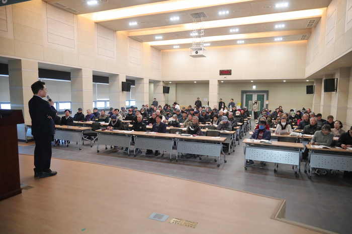 육동한 시장, 사과재배기술 교육 현장 찾아 농업인 격려