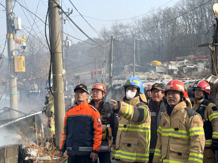김승룡 소방청장 직무대행 “잔화 정리와 안전 조치, 화재 원인 규명에 최선을 다할 것”