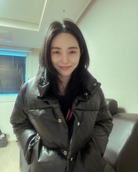 권민아, 새벽 SNS 소동에 사과 “붉게 나온 게 신기했을 뿐, 오해 말길”