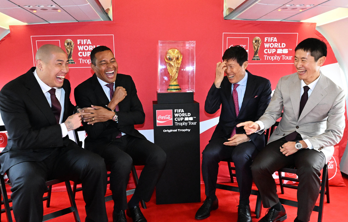 FIFA 월드컵 오리지널 트로피 공개. 사진 | 연합뉴스