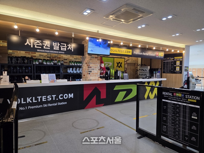 ‘프리미엄 렌탈 스테이션’이 문전성시를 이룬다. 특히 독일 브랜드 뵐클(Volkl) 등 고가의 장비를 테스트해 볼 수 있는 공간은 장비에 진심인 스키어들의 발길을 붙잡았다. 홍천 | 원성윤 기자 socool@sportsseoul.com
