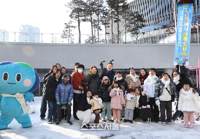 김동연“안심하고 마음껏 즐기시길”...‘경기도담뜰 겨울 눈밭 놀이터’ 개장