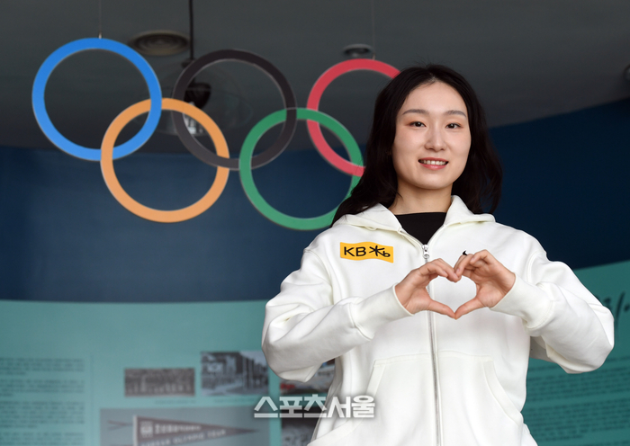 쇼트트랙 국가대표 최민정이 진천선수촌에서 스포츠서울과 인터뷰를 마친 후 포즈를 취했다. 진천 | 박진업 기자 upandup@sportsseoul.com