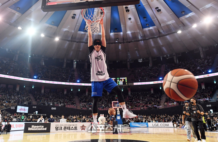 [포토]안대 낀 삼성 조준희, 덩크 콘테스트 우승