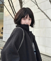 따뜻한 도시여자…이유비, 올블랙에 레드립 [★SNS]