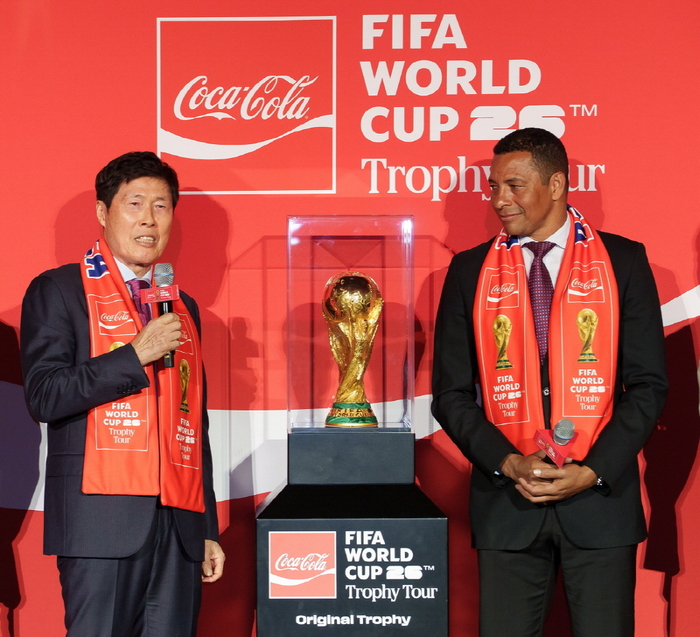 차범근 전 감독, FIFA 레전드 지우베르투 시우바. 사진ㅣ코카-콜라