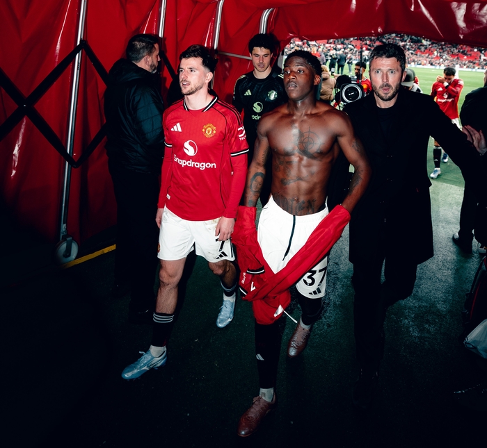 아모림이 버린 맨유 ‘초신성’ 되살린 캐릭 ‘매직’…패스 성공률 91%·지상 경합 4회·태클 3회 “일종의 계산된 도박”