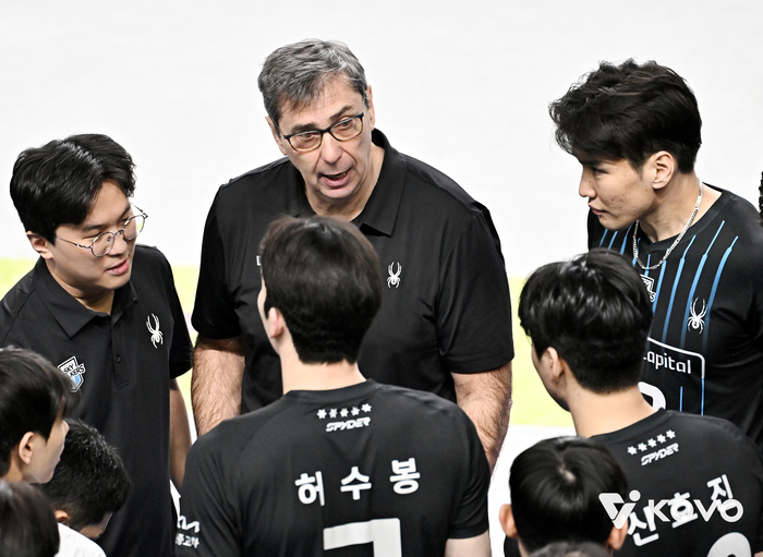 선두 대한항공 ‘추격’하는 현대캐피탈 블랑 감독 “서브 중요, 우리카드 알리 강서브 경계”[현장인터뷰]