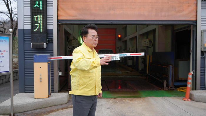 육동한 춘천시장, 신동면 거점소독시설·양돈농가 방역 실태 긴급 점검