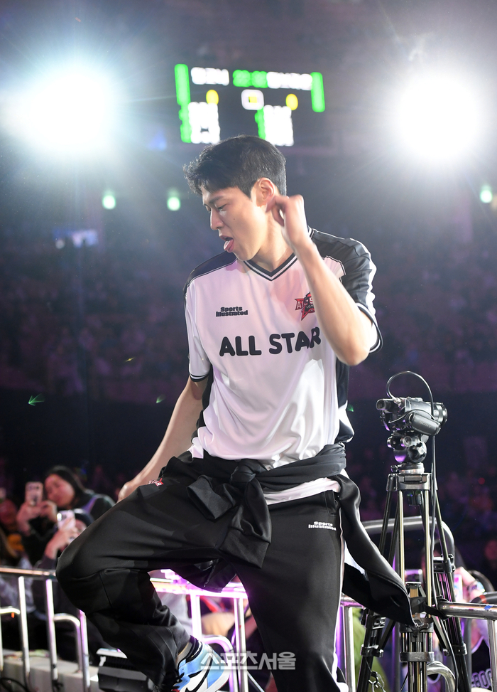 [포토]댄스 실력 뽐내는 김선형