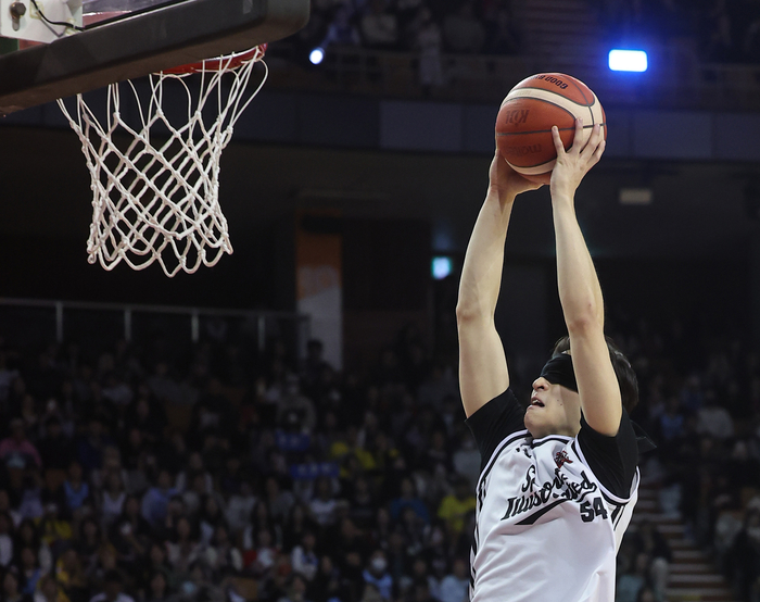 미쳤다! 눈 가리고 덩크를? 서울 삼성 조준희, 2년 연속 덩크왕 선정 [SS잠실in]