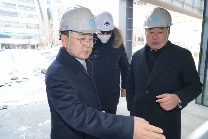 육동한 춘천시장, 상상어울림센터 공사 현장 방문