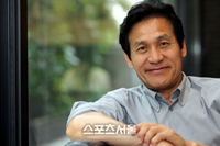 ‘60년 우정’ 조용필-안성기 30년 만에 듀엣 무대 공개한다