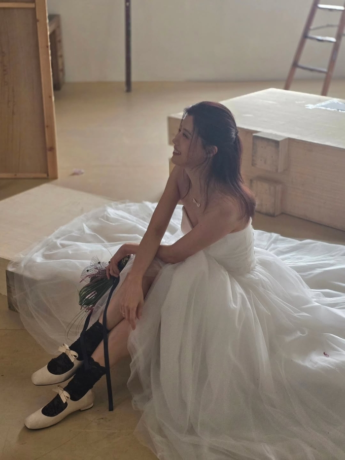 ‘49세’ 유선, 14년 만에 입은 웨딩드레스 자태 공개...딸도 함께!