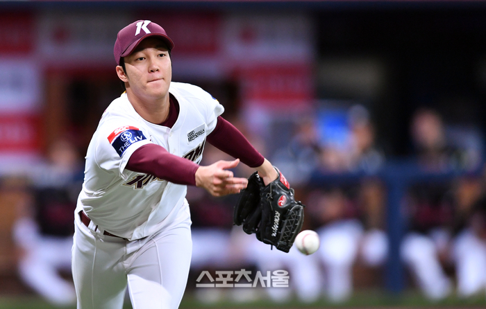 [공식] ‘4억8000만원’ 안우진, 최고 연봉자 됐다…키움, 2026시즌 선수단 연봉 협상 완료