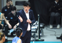 [포토] 작전 지시하는 이영택 감독