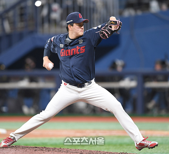 ‘사면초가’ 김태형호, 캠프 출발 전부터 ‘비상’… 마무리 김원중 골절 낙마 충격