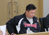 자존심 회복 나선 KIA, 2026 코치진 전략 세미나 개최…이범호 감독 “프로는 성적으로 증명해야”