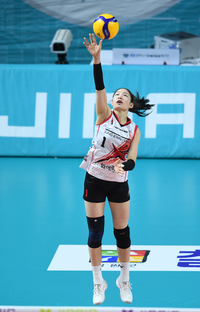 [포토] 침착하게 서브 넣는 인쿠시