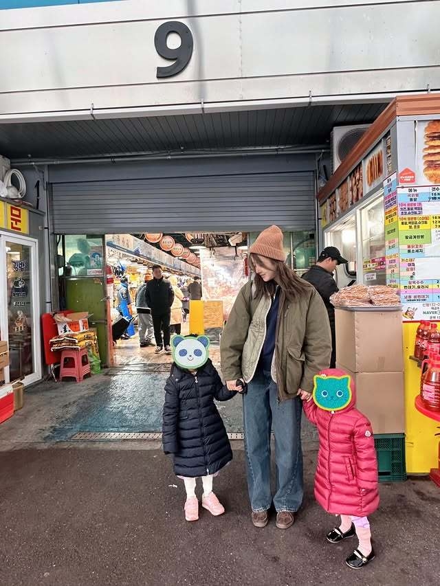 ‘부산 먹방’ 강소라…두 딸 손잡고 시장골목 걷는 공감의 기록