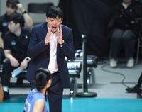 [포토] 이영택 감독 ‘침착하게’