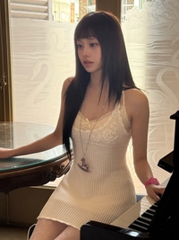 “요정이야?” 츄, 가녀린 어깨라인 드러낸 반전 성숙미