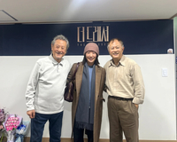 ‘더 드레서’ 감동, 김희애가 담았다... “박근형·송승환 연기 내공에 깊은 전율”