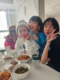 “두 끼 먹으며 8시간 반”… 에스더·소향·자두·별, 국보급 보컬들의 반전 수다