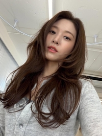 설현, 염색 후에도 빛나는 ‘청순 비주얼’