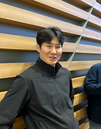 “나한테 명품은 나이키인데, 민우한테는…” 박민우 vs 이호준 감독의 유쾌한 ‘내기’는 무엇일까 [SS인천공항in]