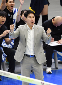 [포토]득점에 기뻐하는 현대건설 강성형 감독